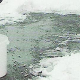 Paillette très efficace qui permet de dissoudre la neige et la glace. Il est efficace jusqu’à – 30°C et reste d’une grande persistance