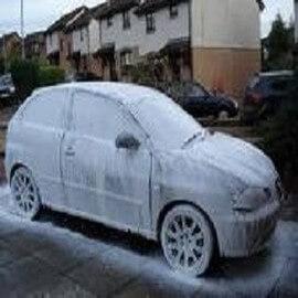 Liquide concentré pour carrosserie et bâches pour utilisation en canon à mousse