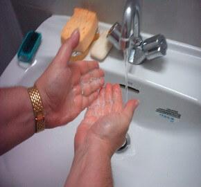 GEL MAINS PARFUM COCO VANILLE apporte à l’épiderme tous les avantages liés au nettoyage et au soin des mains