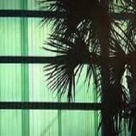 Agit radicalement et instantanément en détruisant toutes les odeurs désagréables, parfums d’ambiance haute parfumerie