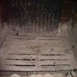 FOUR NET SURACTIVE est particulièrement efficace pour le nettoyage des friteuses, plaques de cuisson, barbecue et hottes