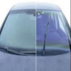 KLEAN GLASS AUTO combine les qualités nettoyantes des alcools, de l'ammoniaque et de l'eau, tout en ayant une fonction anti-statique et anti-buée