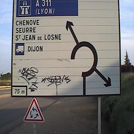 ANTIGRAFF PLUS S élimine les peintures et les encres utilisées pour les graffitis, efficace sans être agressif sur les matériaux sensibles