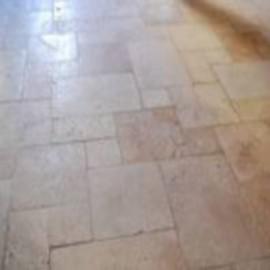 Bouche pore est une base acrylique spécialement conçue pour permettre le blocage de tout revêtement poreux naturel